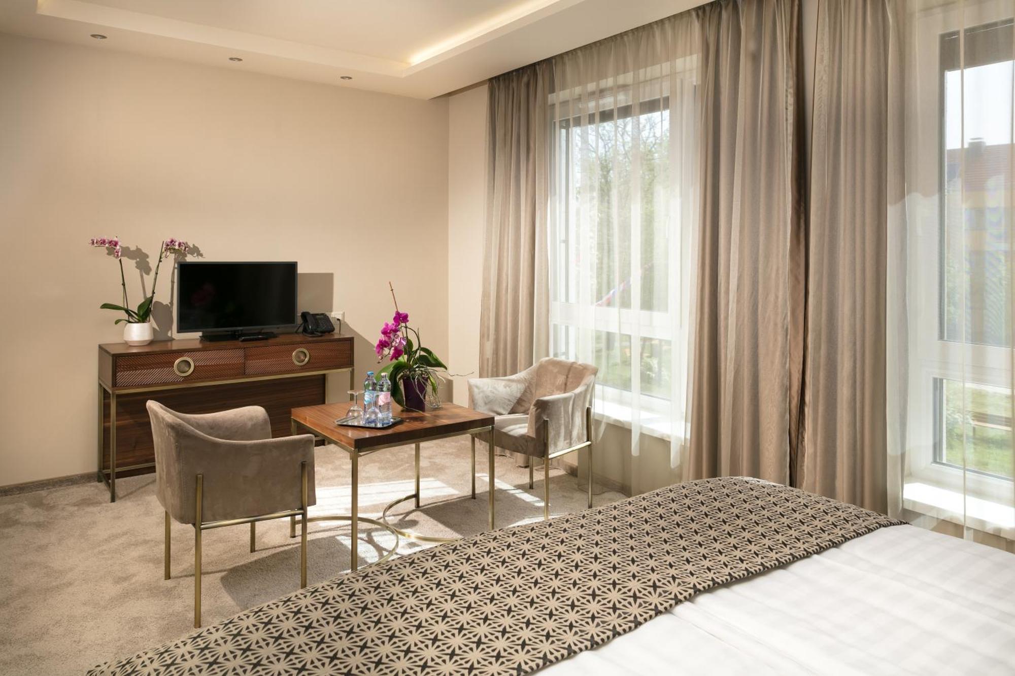 Hotel Kalvaria Superior Дьєр Екстер'єр фото