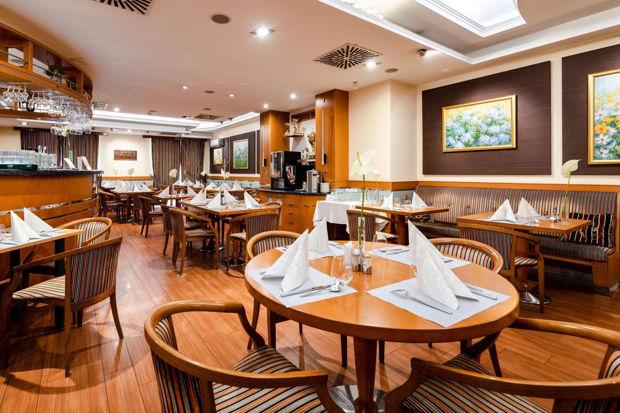 Hotel Kalvaria Superior Дьєр Екстер'єр фото