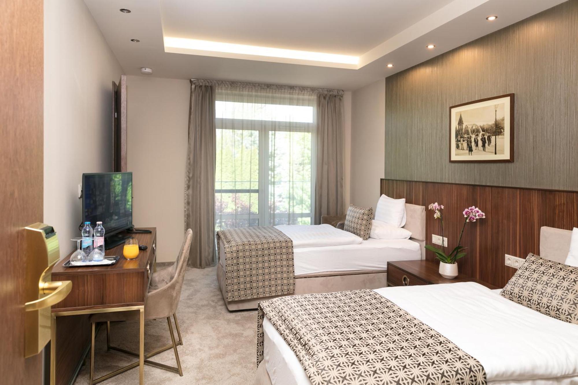 Hotel Kalvaria Superior Дьєр Екстер'єр фото